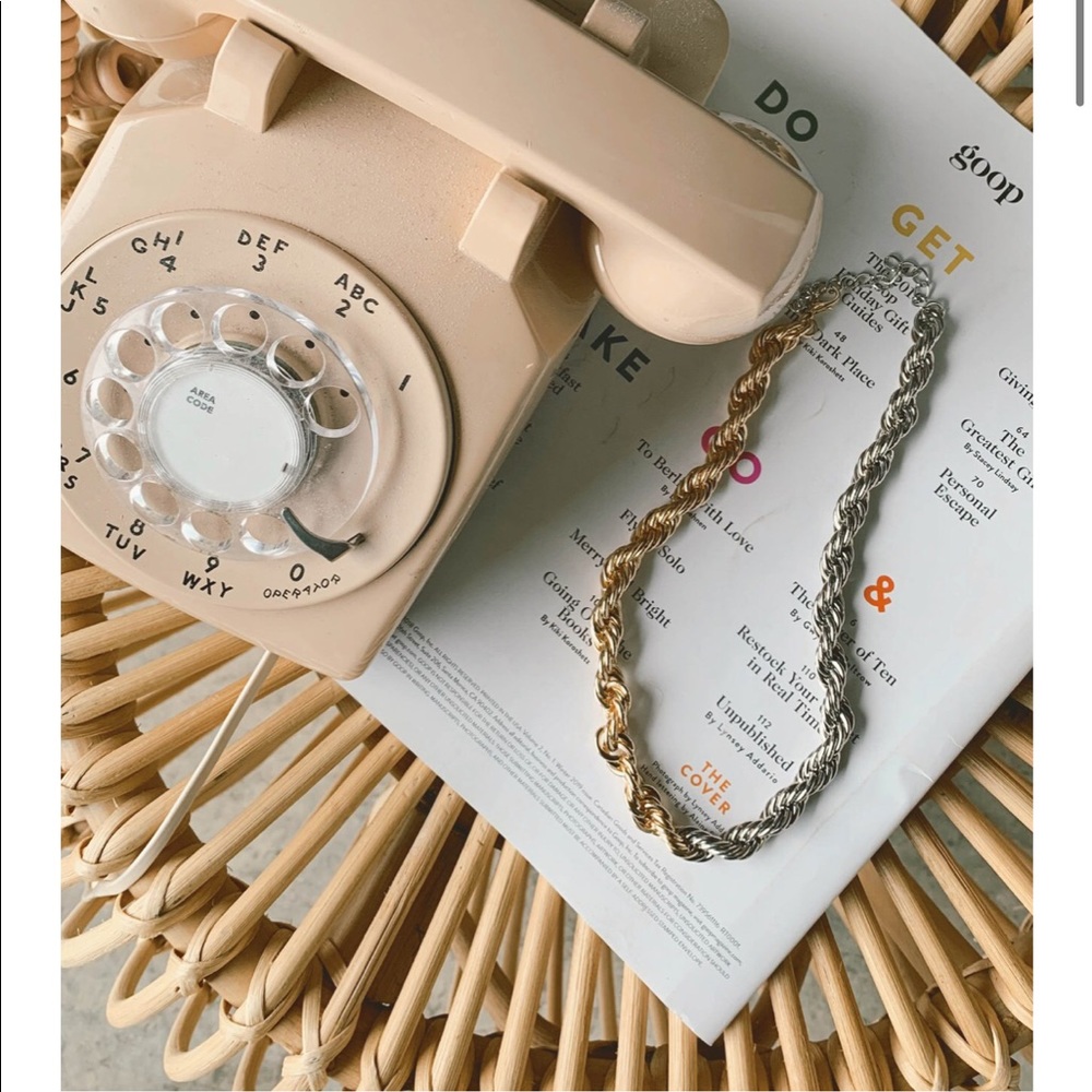 Vestique Can’t Decide Necklace